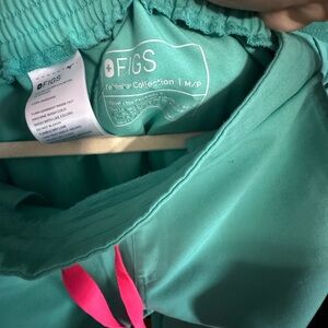 Figs surgical green medium petite yola bottoms